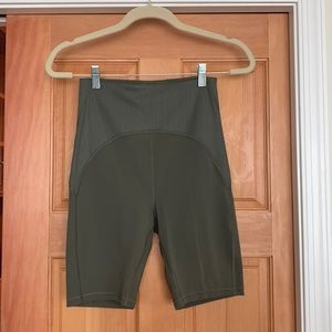 Lulu biker shorts NWT!
